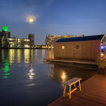 ספינת מלון Wikkelboat Nr2 At Floating Rijnhaven רוטרדם
